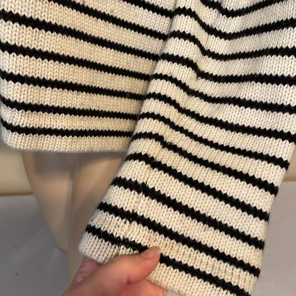 Carve designs women’s medium sweater cream black stripe knit long sleeve soft - Picture 4 of 9